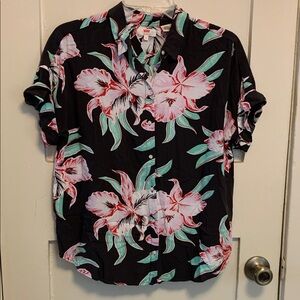 Levi’s Tropical Print Button Down Blouse With Cuffed Sleeves